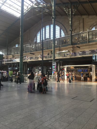 Mobilier signalétique d'intermodalité SNCF en Gare du Nord
